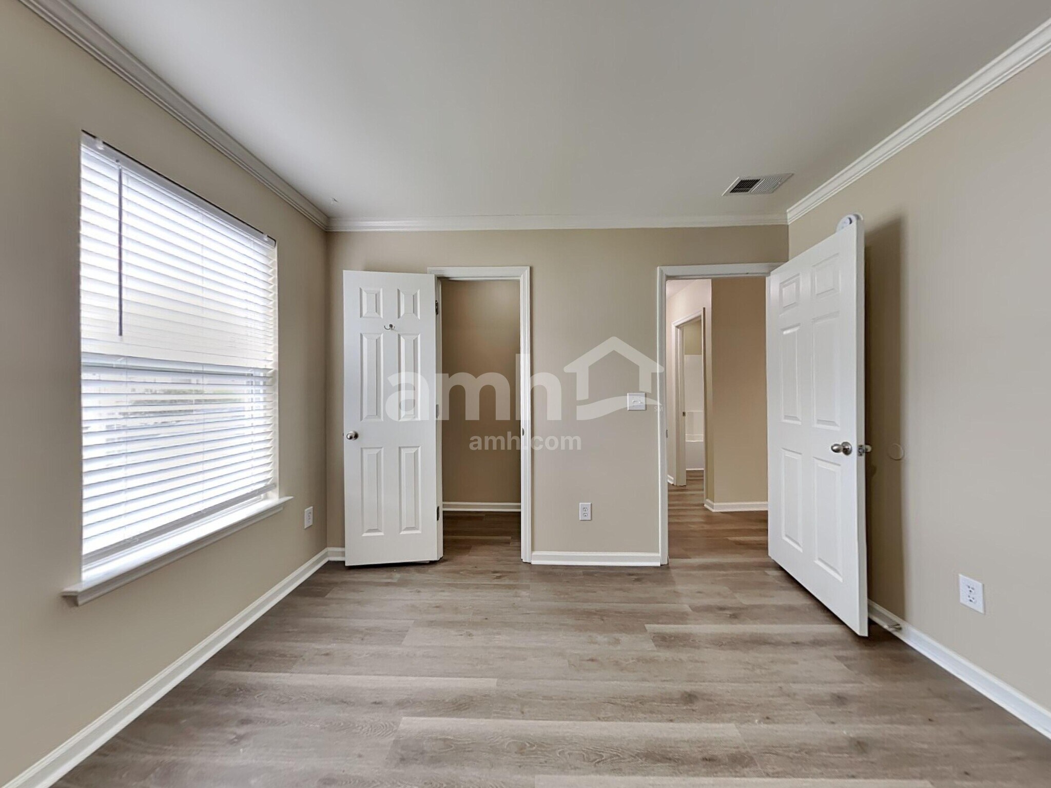 Building Photo - 204 Short Woods Ct