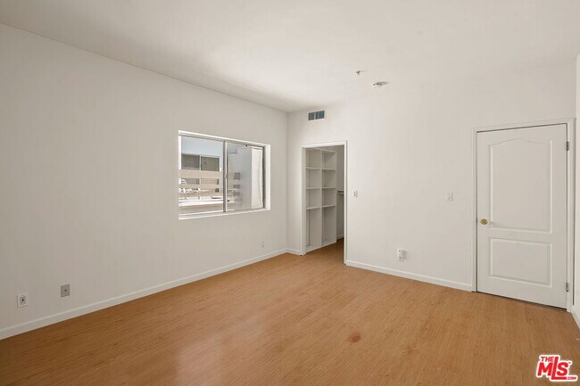 Building Photo - 923 Euclid St