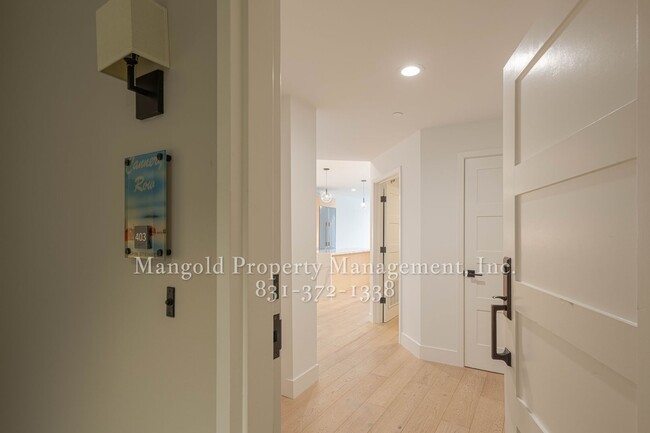 Building Photo - Luxurious 2-Bed 2.5-Bath Condo Located in ...