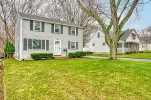 Building Photo - 170 Hilltop Rd