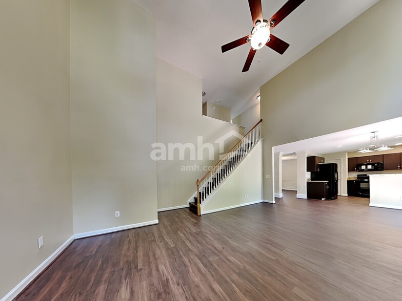 Building Photo - 209 Kindlewood Dr