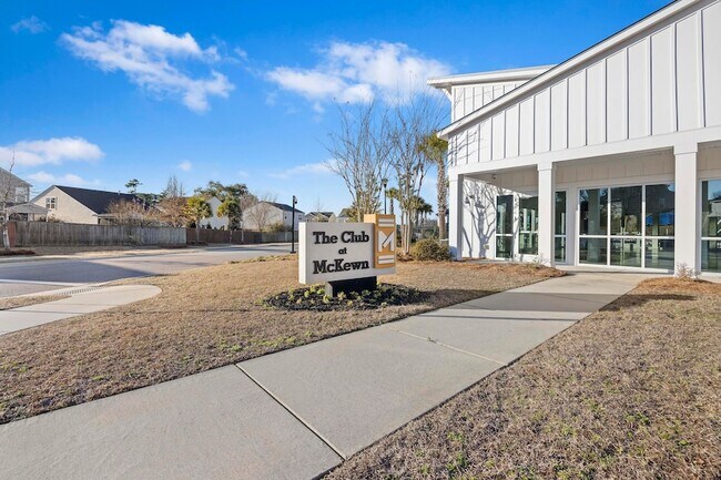 Building Photo - 4829 Hawkins Dr