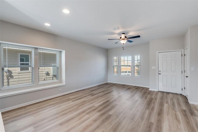 Building Photo - 221 Duck Creek Trail