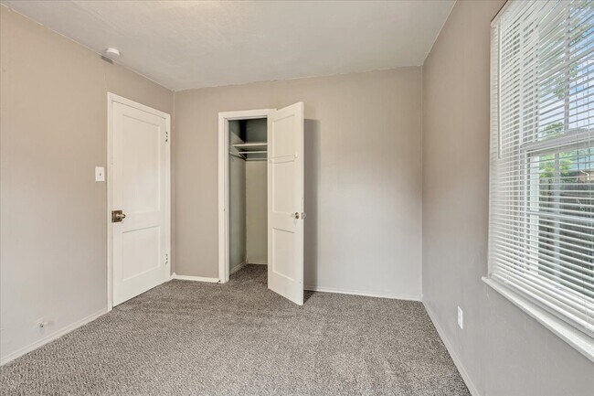 Building Photo - 1536 SW 52nd St