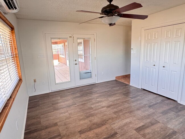 Building Photo - 3 Bedroom, 2 Bathroom Home in Cedar Crest, NM.