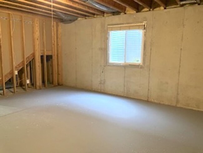 Building Photo - ***Spacious DREAM HOME w/Fresh Paint New A...