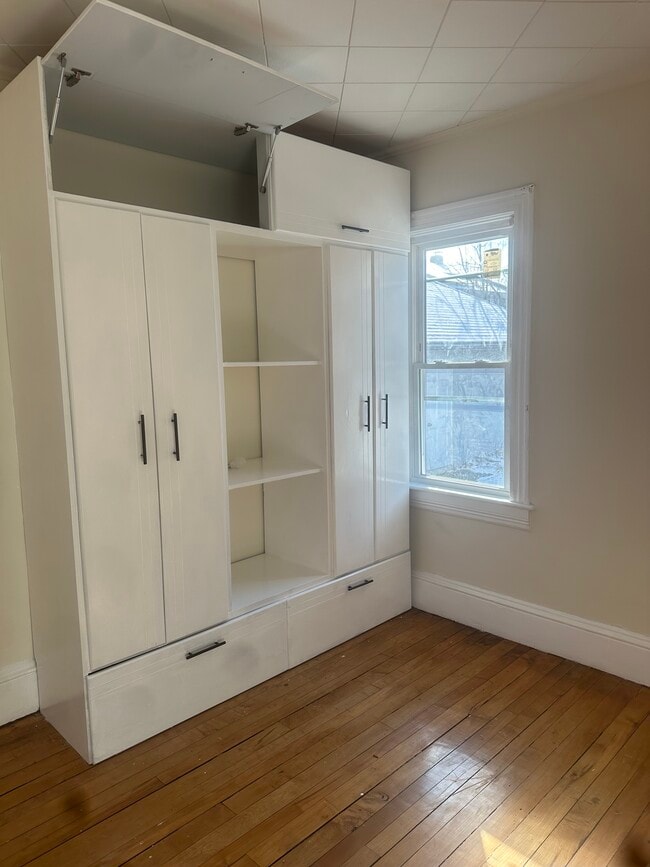 Building Photo - 66 Swift St