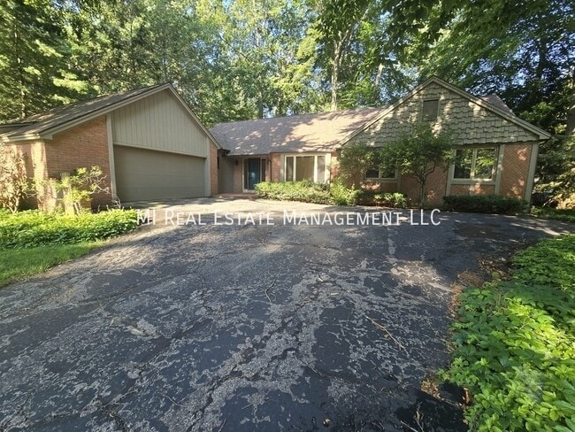 Building Photo - 1268 Oakhampton Rd