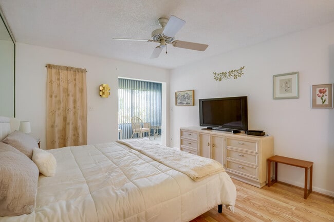 Building Photo - 3154 Via Poinciana