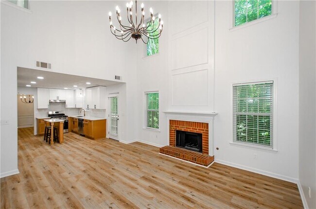 Building Photo - 3390 Northcliff Dr