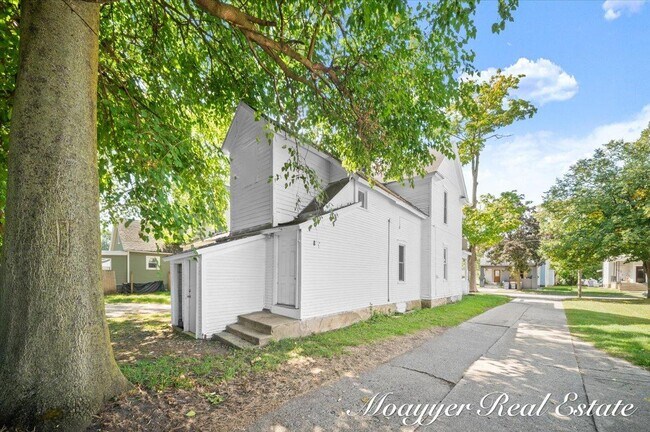 Building Photo - 1108 Muskegon Ave NW
