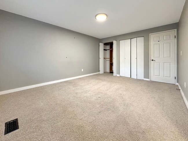 Building Photo - Pet-Friendly Newly Remodeled 3-Bedroom Home in South West Boise with Granite Counters, Gas Firepl...