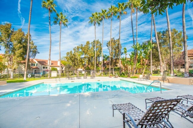 Building Photo - 2Bd 1Ba Condo in Newport Beach