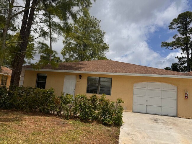 Primary Photo - 1117 Goldenrod Rd