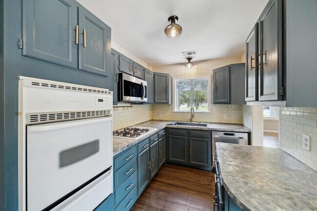 Building Photo - 1147 Du Barry Ln