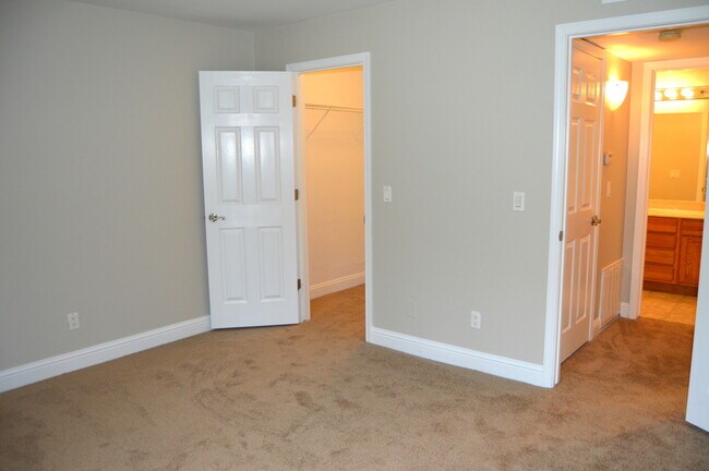 Building Photo - MOVE IN READY!! 1 Bedroom 1 Bath in Villa Borgata