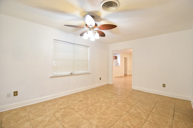 Building Photo - 3834 Brookwood Dr