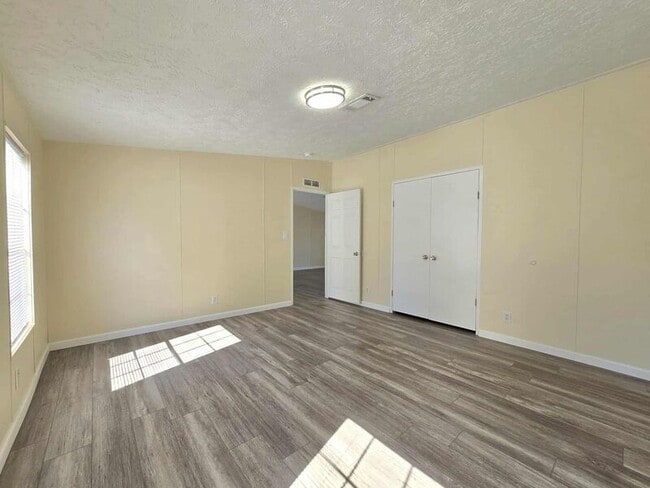 Building Photo - 127 Knollwood Dr