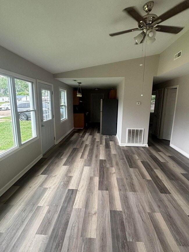 Building Photo - FOR RENT 3 bed 1 bath!