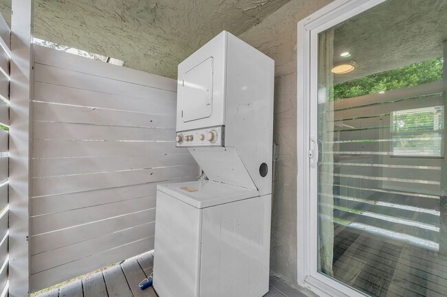 Building Photo - Charming Two-Bedroom Home with a Fenced Ba...