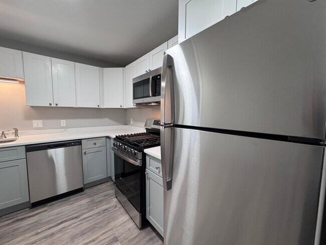 Building Photo - 379 Huse Rd