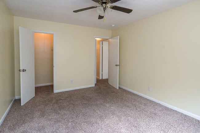 Building Photo - 2225 Golf Rd SW