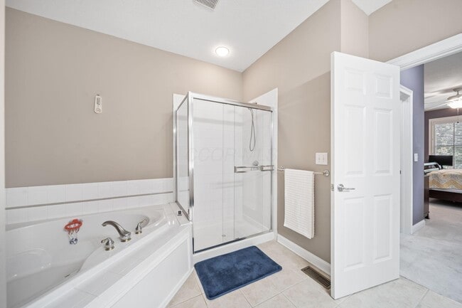 Building Photo - 4939 Stonehaven Dr