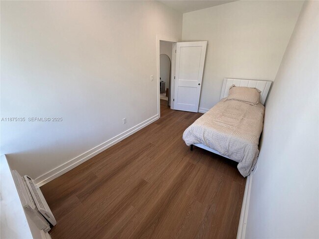 Building Photo - 1535 West Ave