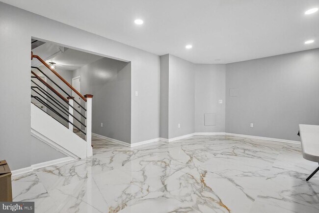 Building Photo - 6608 Westbury Oaks Ct