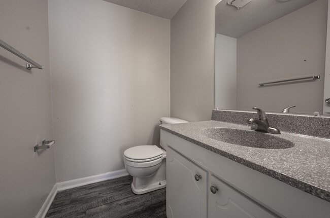 Building Photo - Charming 2 Bedroom Condo Living in the Heart of Chapel Hill