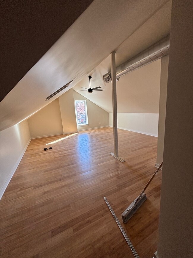 Building Photo - 4124 Kirby Ave