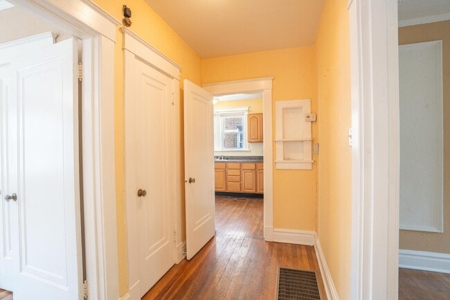 Building Photo - 1115 Edward Terrace