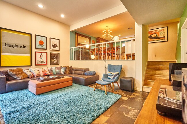 Building Photo - 4804 La Villa Marina