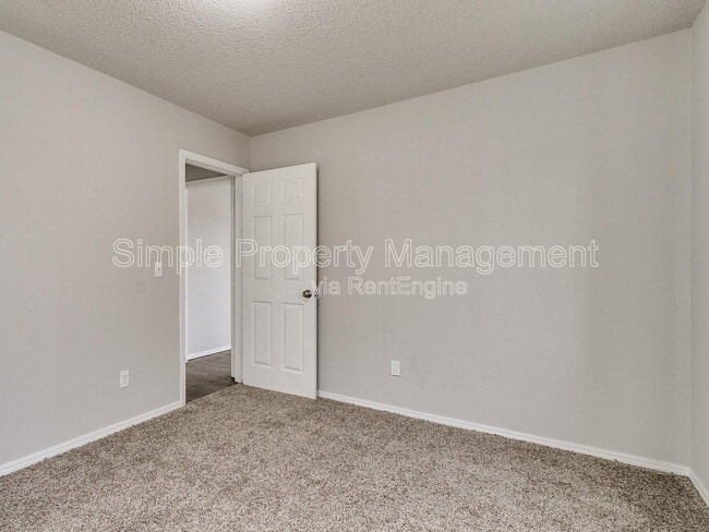 Building Photo - 4007 N Rockwell Ave