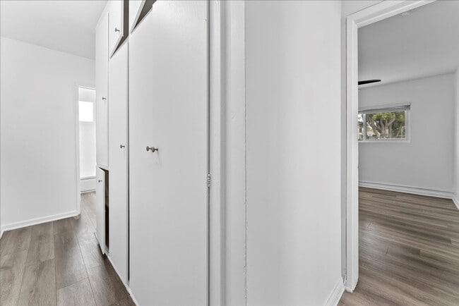 Building Photo - 511 S Verdugo Rd