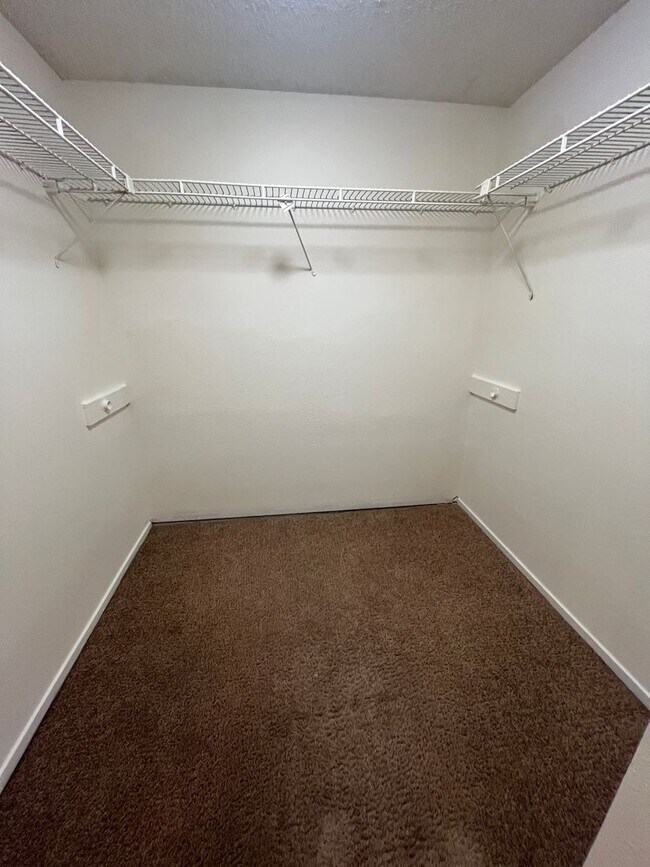Building Photo - 2 Bed, 2 Bath Condo Near UNLV