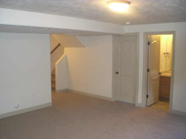 Building Photo - 14776 S Falkland Cove