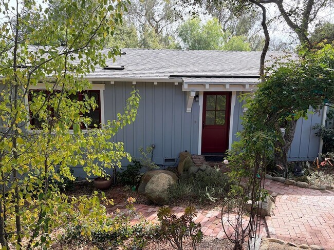 Building Photo - 60 Crestview Ln