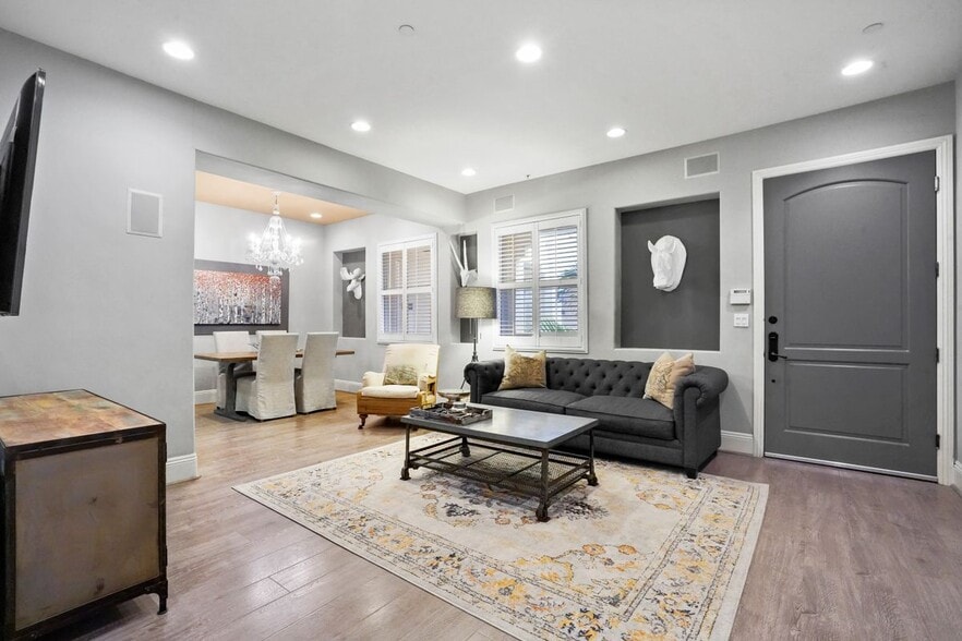 Building Photo - 16123 Sunset Blvd