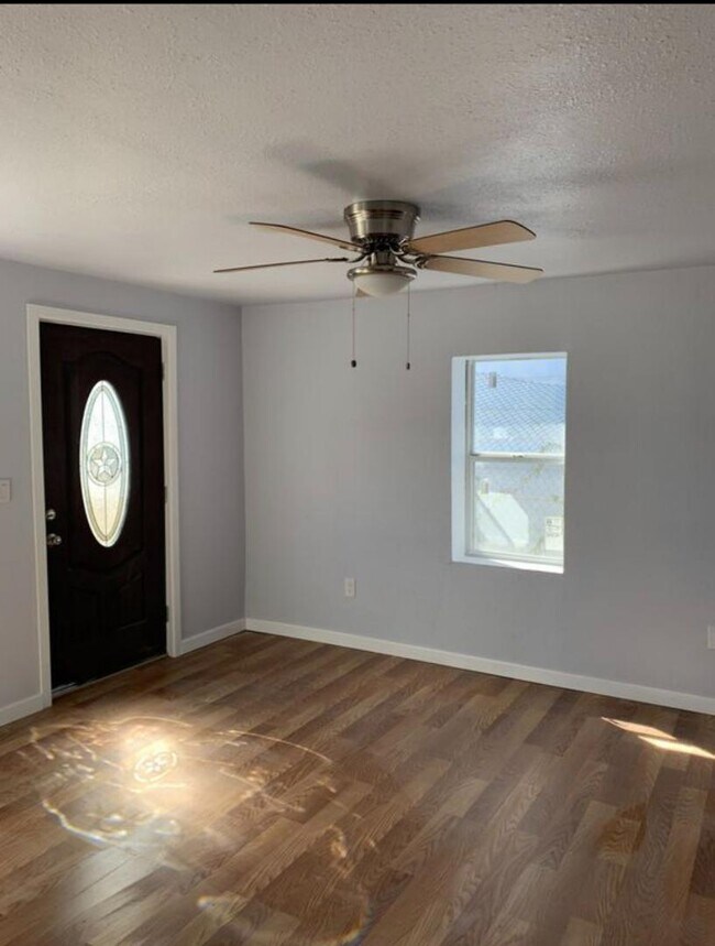 Building Photo - 1507 E 16th St