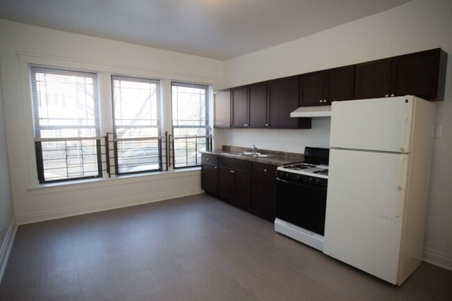Interior Photo - 5452 S. Ellis Avenue