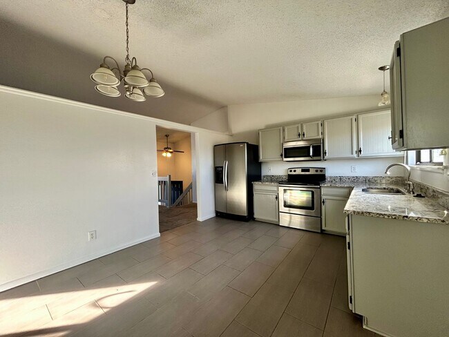 Building Photo - Completely Remodeled Home for Rent in Northwest Longmont