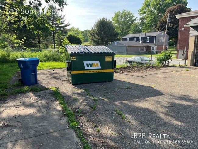 Building Photo - "Cozy charm: discover your dream 2-bedroom...