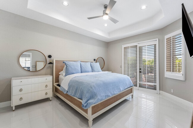 Building Photo - 121 Palm Cir