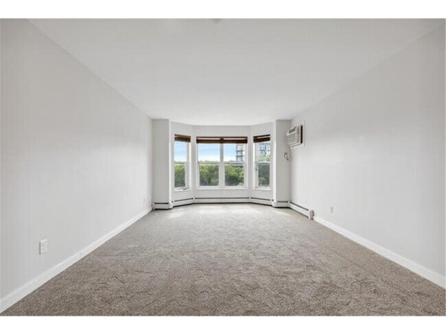 Building Photo - 720 3rd Ave NE