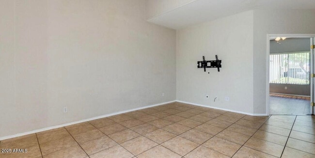 Building Photo - 2027 E University Dr