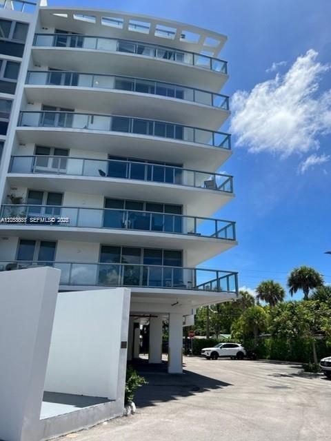 Building Photo - 13800 Highland Dr