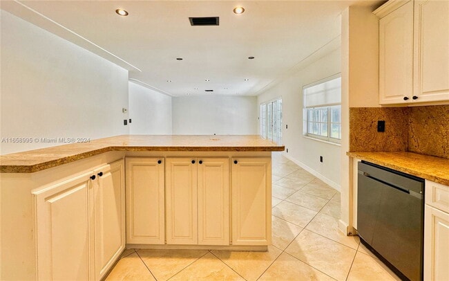 Building Photo - Northeast 18th Court, Miami, FL 33179 - 4 BR 2 BA house