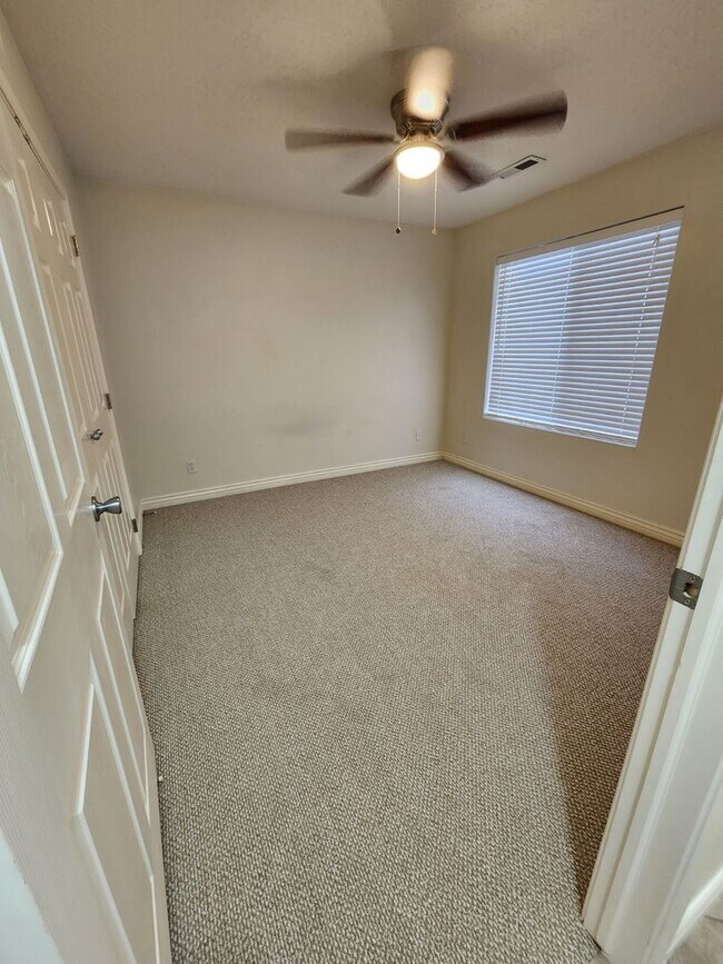 Building Photo - The Seasons @ Mesa Hills 3 bed/2 bath