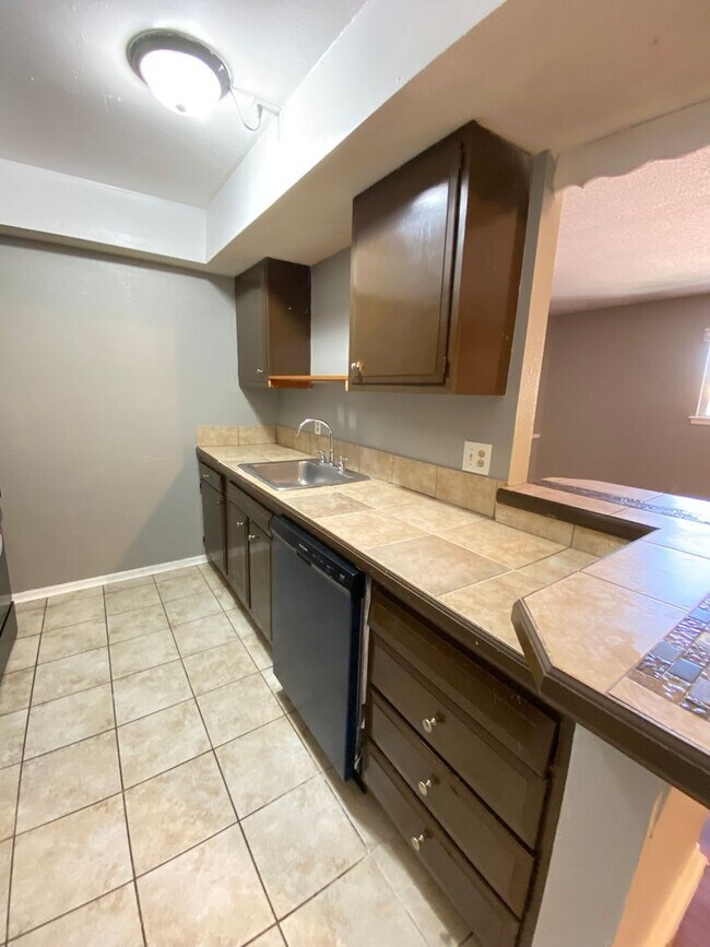 Building Photo - 1 BED 1 Bath APT NW OKC PC Schools